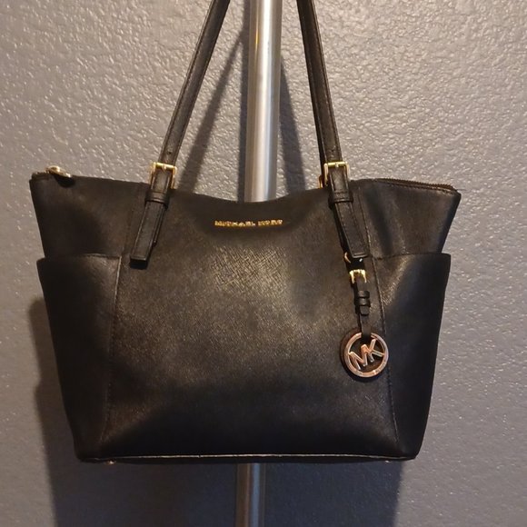 MICHAEL KORS Handbags - MICHAEL KORS SAFFIANO LEATHER CHARLOTTE TOTE BAG